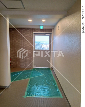 マンション大規模修繕工事、補修、非常階段、ドアパネル、居住者から見た大規模修繕工事、安全第一、工事内 92499948