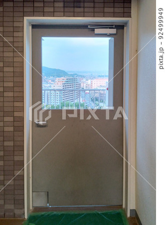 マンション大規模修繕工事、補修、非常階段、ドアパネル、居住者から見た大規模修繕工事、安全第一、工事内 92499949