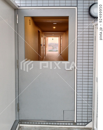 マンション大規模修繕工事、補修、非常階段、ドアパネル、居住者から見た大規模修繕工事、安全第一、工事内 92499950