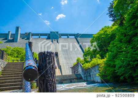 四万川ダム　日向見公園　ダム下周辺の風景　新緑の季節　 92500809