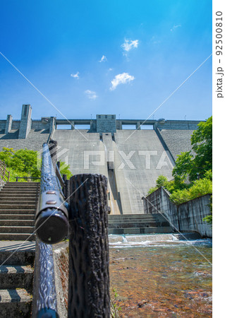 四万川ダム　日向見公園　ダム下周辺の風景　新緑の季節　 92500810