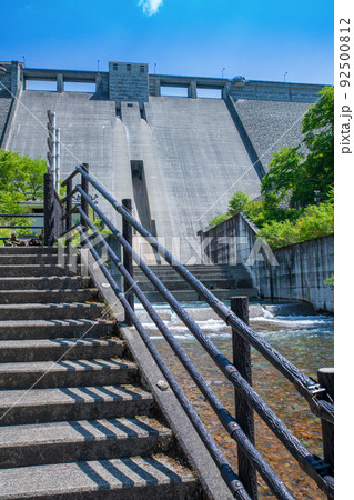 四万川ダム　日向見公園　ダム下周辺の風景　新緑の季節　 92500812