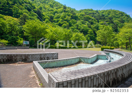 四万川ダム　日向見公園　ダム下周辺の風景　新緑の季節　 92502353
