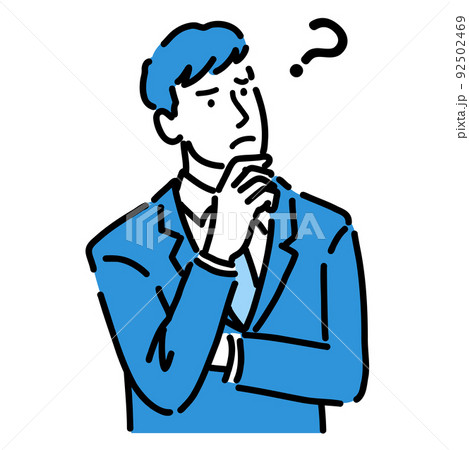 腕を組んで考えているスーツを着た男性 92502469