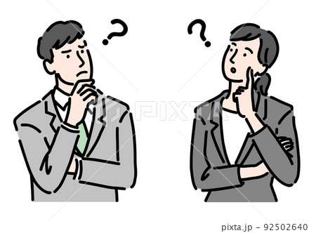 腕を組んで考えているスーツを着た男女 92502640