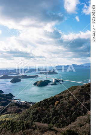 亀老山展望公園から見た来島海峡大橋と瀬戸内海 92503938