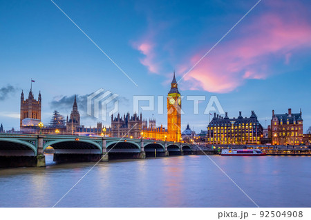 London city skyline with Big Ben and Houses of Parliament, cityscape in UK 92504908