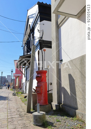 北海道 函館 丸ポストのある風景(箱館高田屋嘉兵衛資料館) 北海道 函館 丸ポストのある風景(箱館高田屋嘉兵衛資料館) 92505413