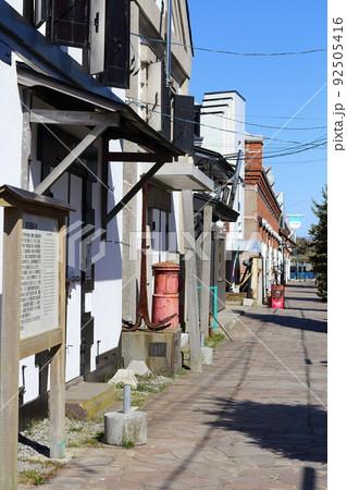北海道　函館　丸ポストのある風景（箱館高田屋嘉兵衛資料館） 92505416