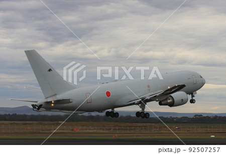 航空自衛隊のKC-767空中給油・輸送機(2018年アバロン空港) 航空自衛隊のKC-767空中給油・輸送機(2018年アバロン空港) 92507257