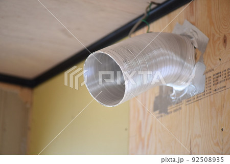 建築中の換気扇のダクト 建築中の換気扇のダクト 92508935