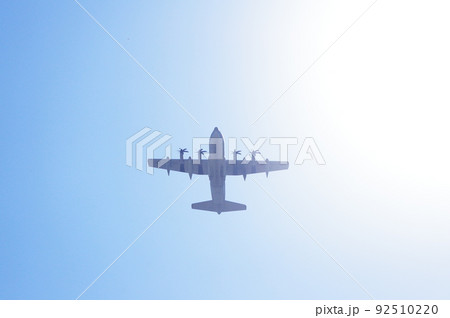 青空を飛行するKC130J 青空を飛行するKC130J 92510220