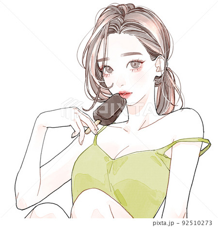 アイスを食べる女性 92510273
