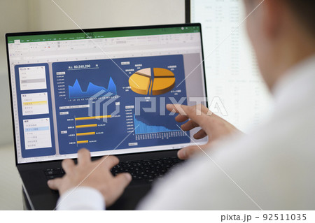 総務　経理　事務職　営業事務　一般事務　マネジメントダッシュボード　表　グラフ 92511035