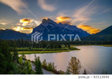 Sunrise above Vermilion Lakes in Banff National Park, Canada Sunrise above Vermilion Lakes in Banff National Park, Canada 92513640
