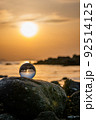 綺麗な夕陽と水晶 92514125