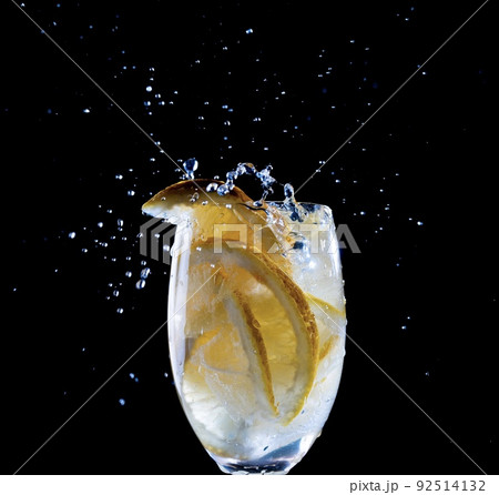 レモンサワー 冷んやり 飛沫 レモンサワー 冷んやり 飛沫 92514132