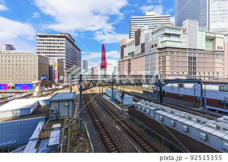 大阪梅田 HEP FIVE観覧車と阪急百貨店 92515355