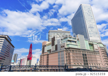 大阪梅田 HEP FIVE観覧車と阪急百貨店 大阪梅田 HEP FIVE観覧車と阪急百貨店 92515359