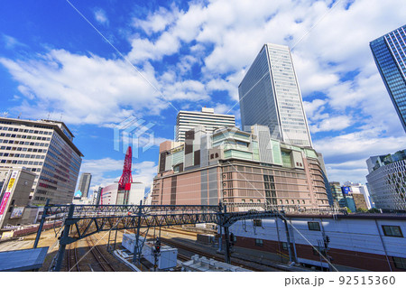 大阪梅田 HEP FIVE観覧車と阪急百貨店 大阪梅田 HEP FIVE観覧車と阪急百貨店 92515360