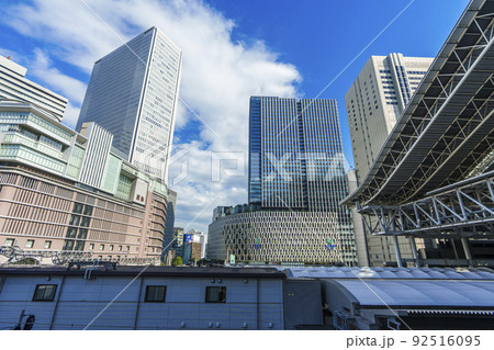 JR大阪駅　阪急　阪神　大丸　3つの百貨店 92516095