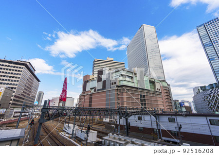 大阪梅田 HEP FIVE観覧車と阪急百貨店 92516208