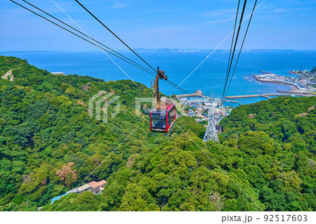 千葉県富津市金谷の鋸山ロープウェーから東京湾方面 92517603