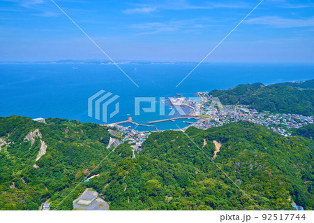 千葉県安房郡の鋸山ロープウェー山頂駅から東京湾方面 92517744