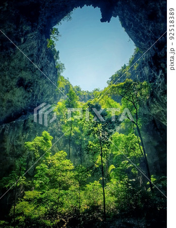 Phraya Nakhon Cave is a large cave located in Khao Sam Roi Yot National Park ,Prachuap Khiri Khan Province. 92518389