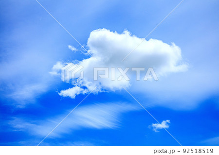夏早朝の青空と雲(6月、北東、64mm) 92518519