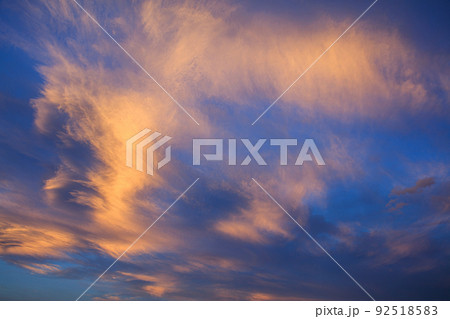 夏の日没後、東の空の夕焼け(6月、東、24mm) 夏の日没後、東の空の夕焼け(6月、東、24mm) 92518583