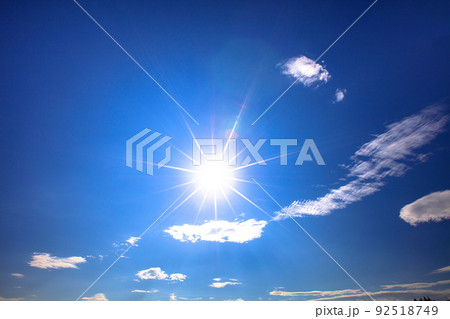夏の早朝の太陽と雲(7月、東、16mm)の写真素材 [92518749] - PIXTA
