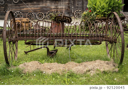 Old rusty rake for hay 92520045