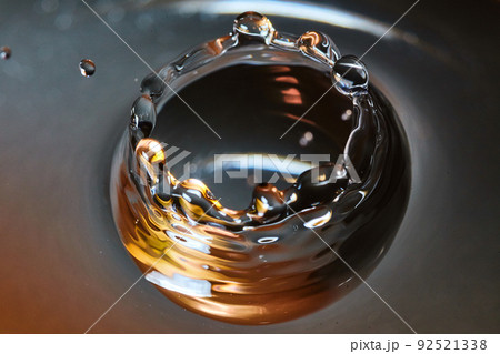 Crown of water with a water drop that has black, gold and white Crown of water with a water drop that has black, gold and white 92521338