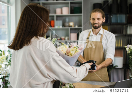 Client buying bouquet making payment in store 92521711