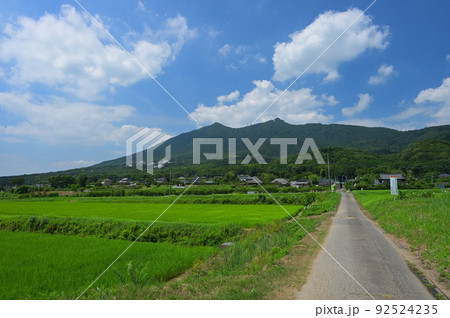 筑波山のある里風景　麓の農村風景　田舎道 92524235