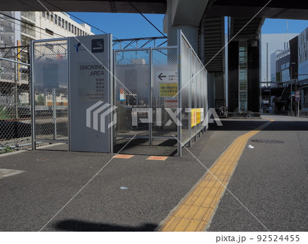 横浜市戸塚駅西口にある喫煙所 92524455