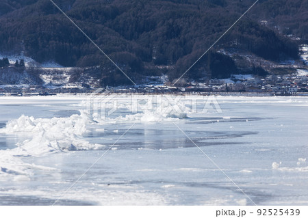 諏訪湖の御神渡　2018年 92525439