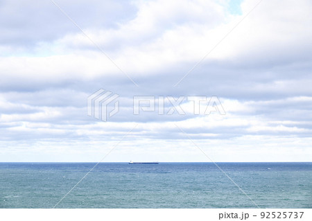 Views on the horizon of a cargo ship sailing. Oil transport concept Views on the horizon of a cargo ship sailing. Oil transport concept 92525737