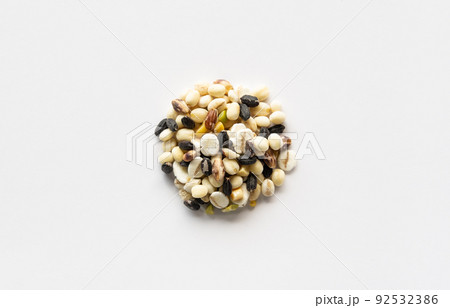 十六穀米　ヘルシーな雑穀　穀類 92532386