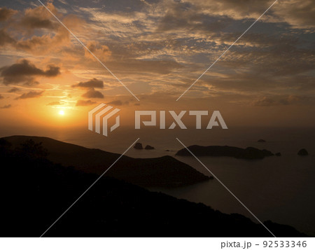 夕陽の丘 江仁屋離島 実久湾(実久集落) 加計呂麻島 夕陽の丘 江仁屋離島 実久湾(実久集落) 加計呂麻島 92533346