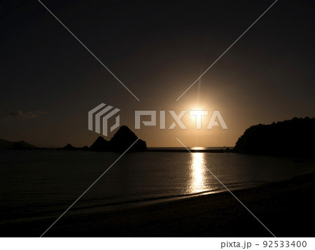 西阿室海岸の夕陽 加計呂麻島 西阿室海岸の夕陽 加計呂麻島 92533400