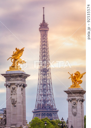 Eiffel Tower and Pont Alexandre III statues at sunset, Paris, france 92535574