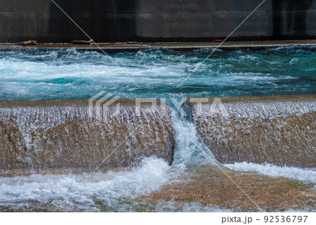 四万川　四万川ダム放水口　涼イメージ　　 92536797