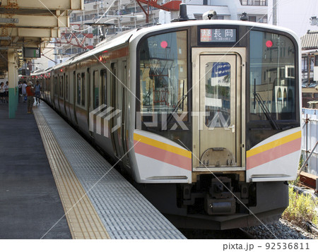 長岡花火開催日の信越本線E129系臨時快速列車 長岡花火開催日の信越本線E129系臨時快速列車 92536811