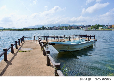 山陰のジオパーク　宍道湖中海　大根島の桟橋 92536965