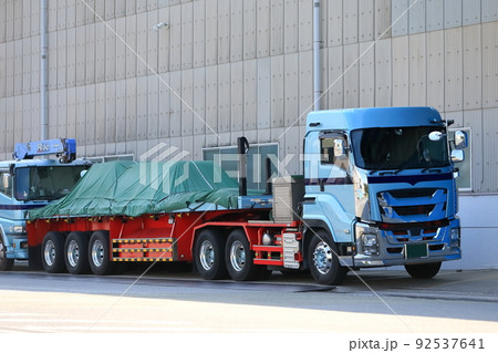 トレーラートラック　イメージ 92537641