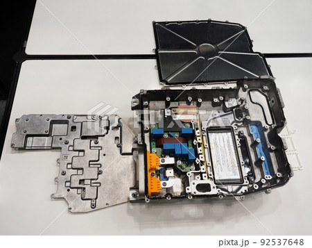 EV自動車のインバーターユニット 92537648
