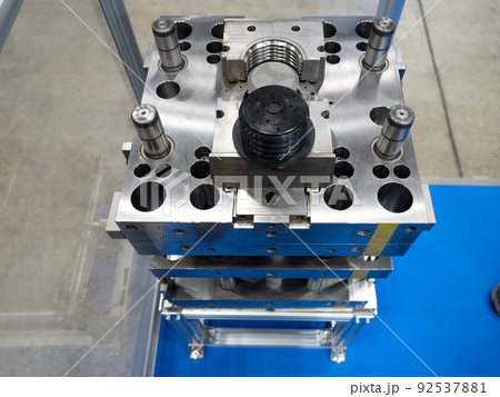 プラスチック成型用の金型 92537881