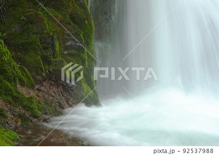 赤岩の滝(北海道・西興部村) 赤岩の滝(北海道・西興部村) 92537988